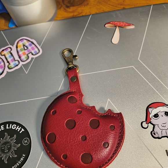 Portland Leather Red Cookie-Shaped Purse Charm. - Picture 4 of 4